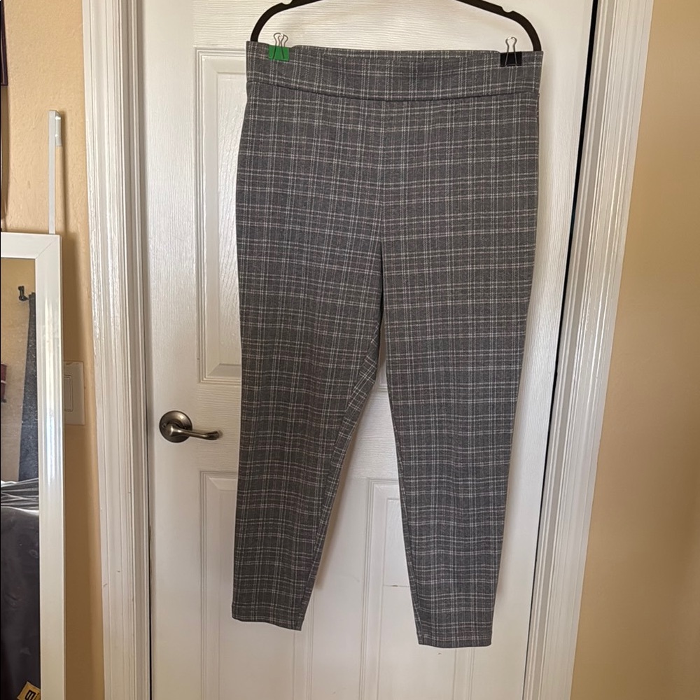 Chic Gray Plaid Trousers